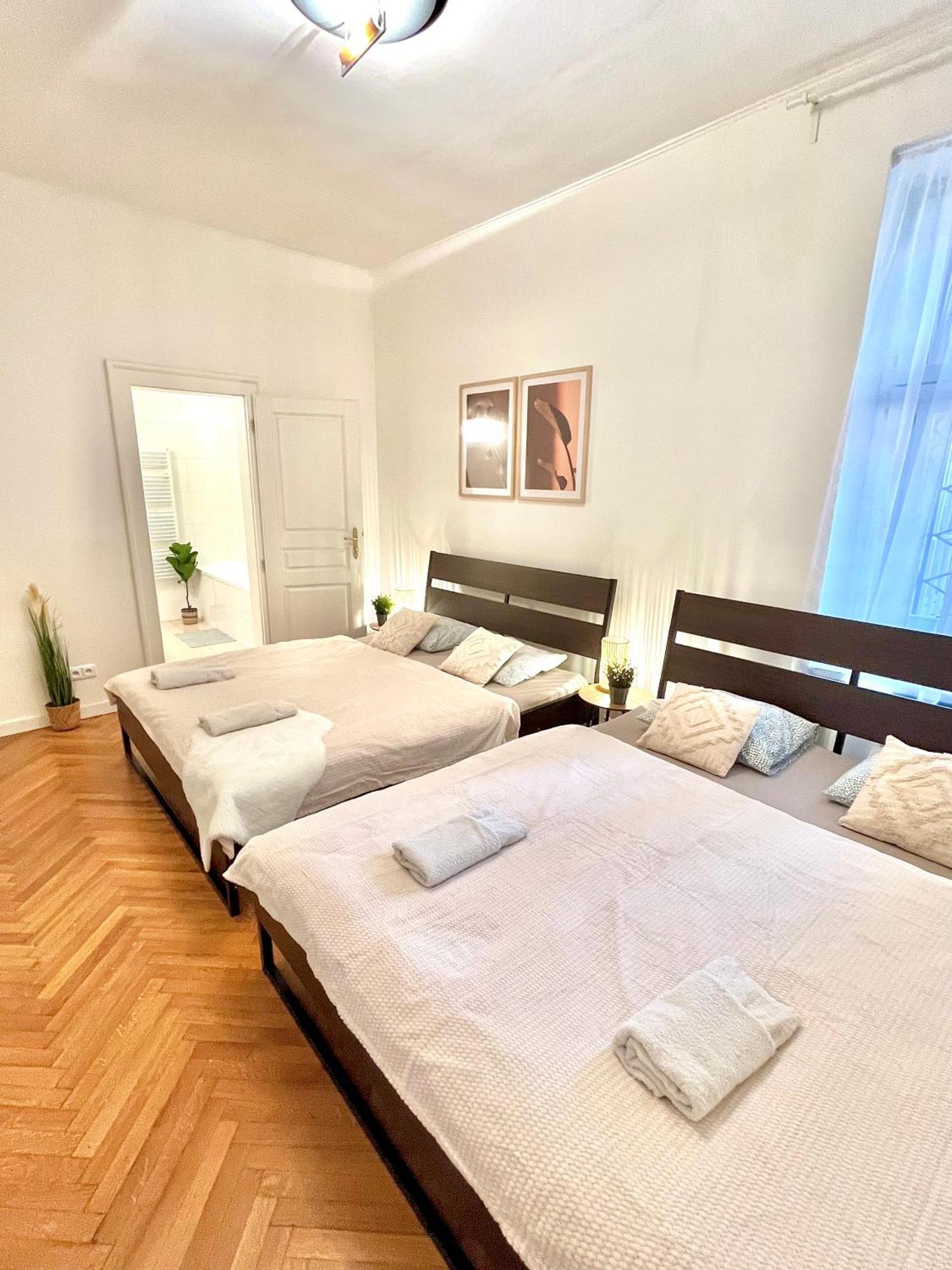 Apartment Mia - Old Town, Ac Bratislava Eksteriør billede